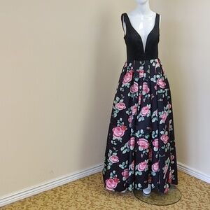 Nariana size small prom dress